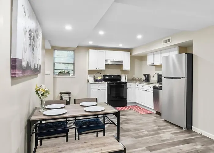 Elegant 1-Br Apartment