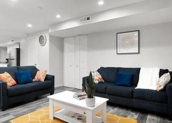 Elegant 1-Br Apartment