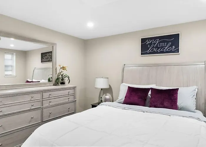 Elegant 1-Br Apartment